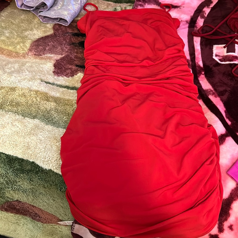 i’m selling a red dress very pretty and comfortable